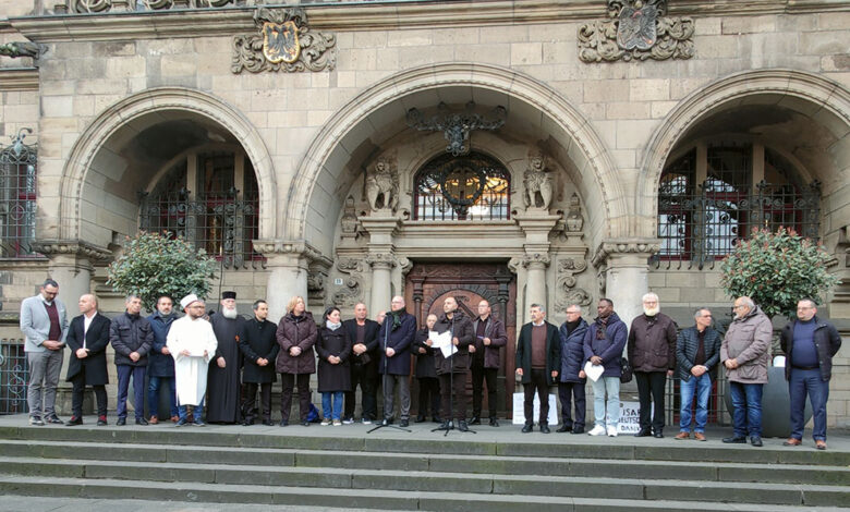 Depremde hayatını kaybedenler Duisburg'ta dualarla anıldı