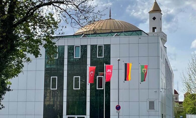 Esslingen DİTİB Camisi ibadete açıldı