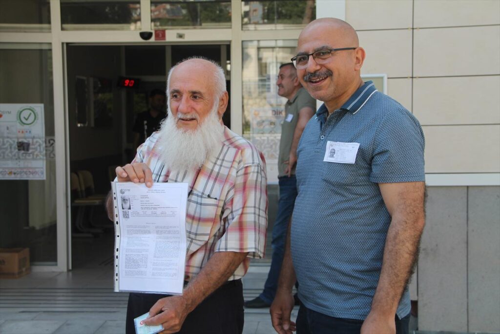 (soldan) Yaşar Aktaş, Amasya Üniversitesi Genel Sekreteri Duran Çuhadar ile