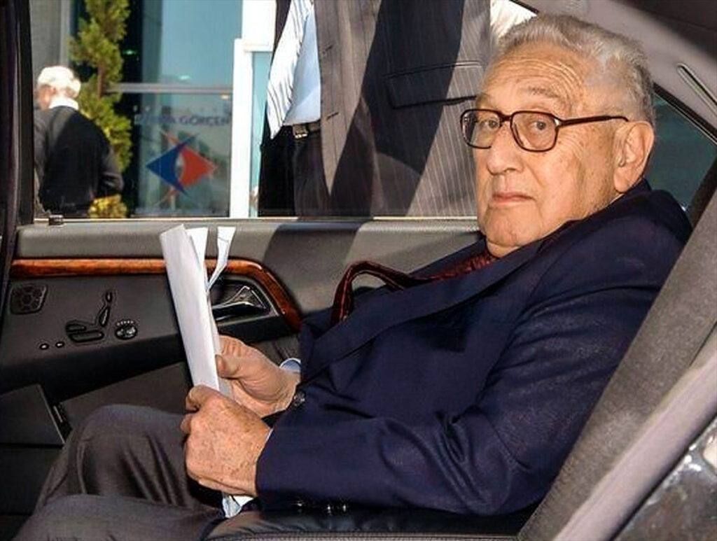Eski ABD Dışişleri Bakanı Henry Kissinger, bir bankanın davetlisi olarak konferans vermek üzere İstanbul'a geldi. (Anadolu Ajansı- 31.05.2007)