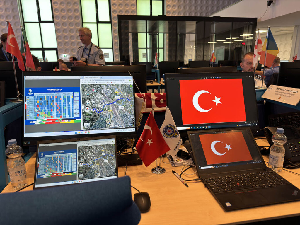 Türk Polisi, Avrupa Futbol Şampiyonası'nın güvenliği için Almanya'da görevde